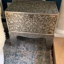 Blankets , toy chest 