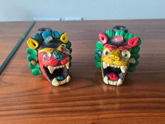 Pair of statues
