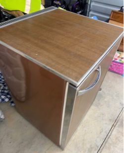 Mini fridge