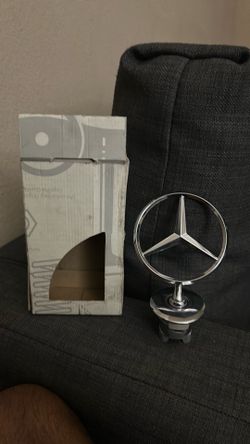 New Mercedes hood ornament