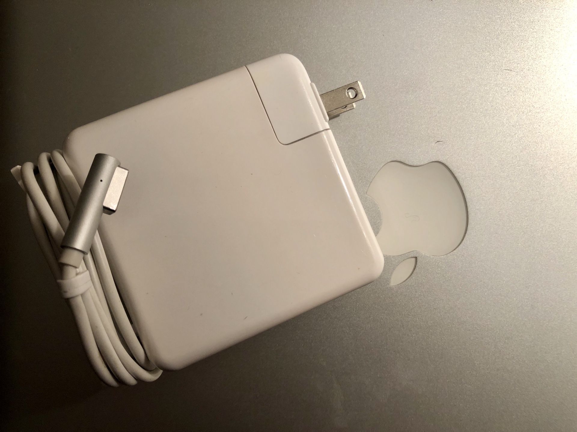 Apple Mac Book Pro Charger