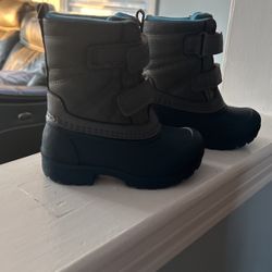 Snow boots