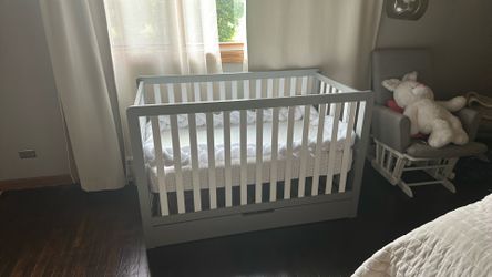 Baby crib with mattress