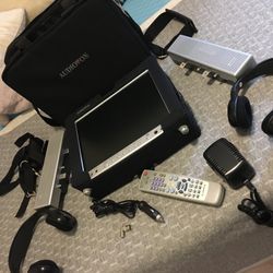 Audiovox Portable DVD Player Great Conditions Wireless Headphones 