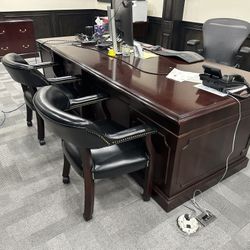 Executive Desk With 2 Guest Chairs