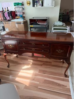 Antique BASSET FURNITURE Queen Ann ENGLISH Style Solid Mahogany Sideboard