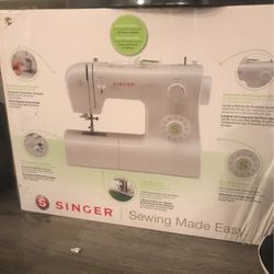 SINGER SEWING MACHINE