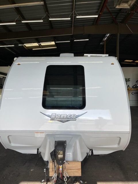 Lance 1985 Travel Trailer 2020