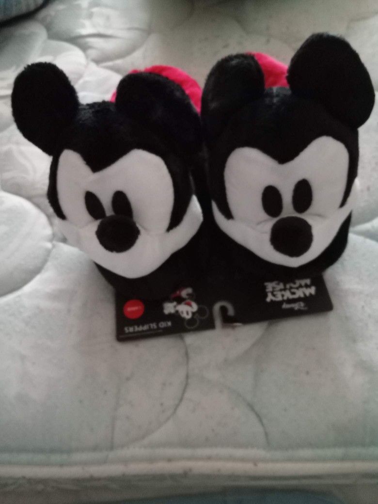 New Mickey Mouse Slippers Kids Large $4