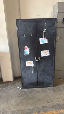 Metal cabinet