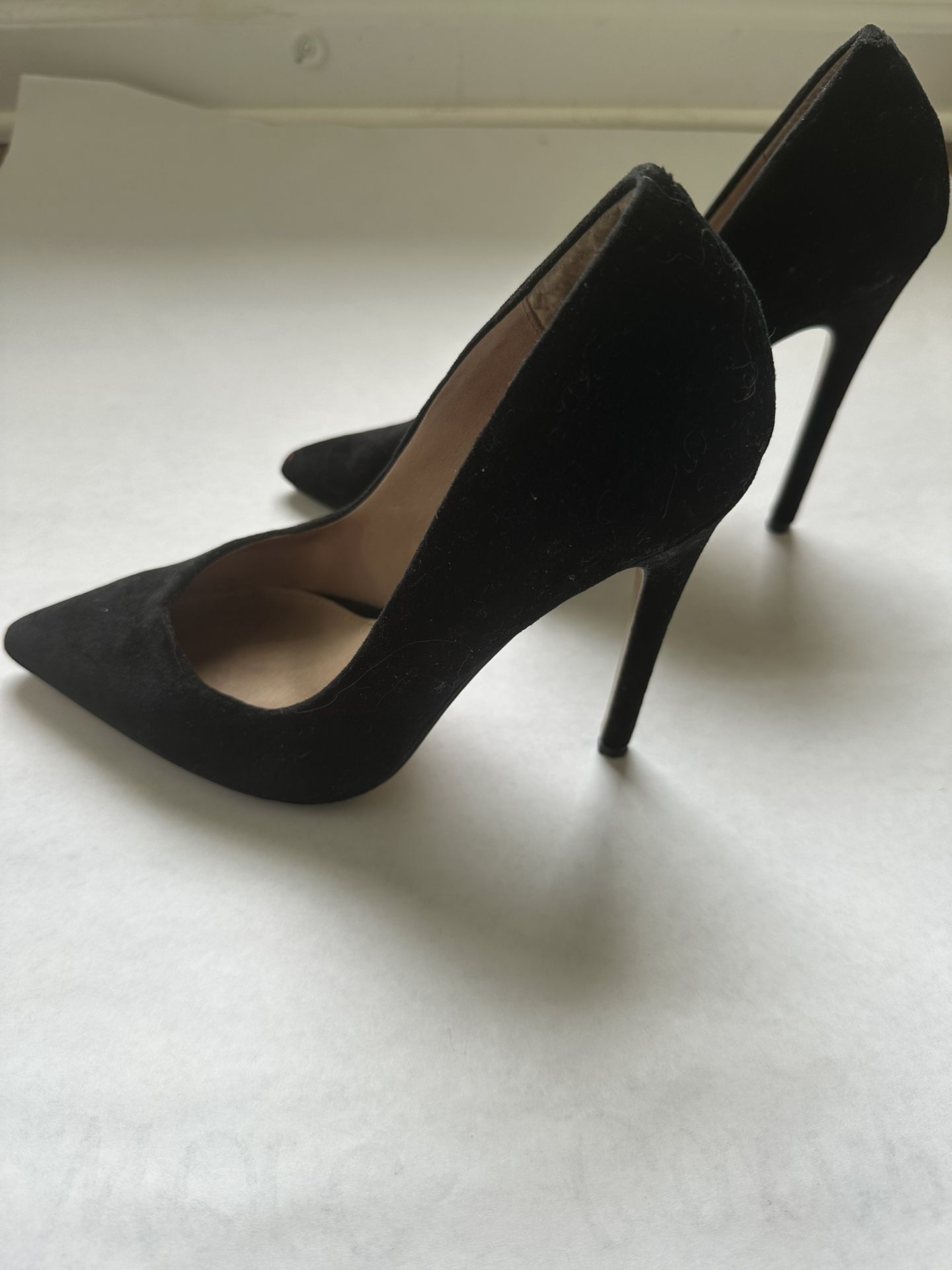 STEVE MADDEN Classic Black Suede Pointed Toe Pumps - Sleek & Sexy