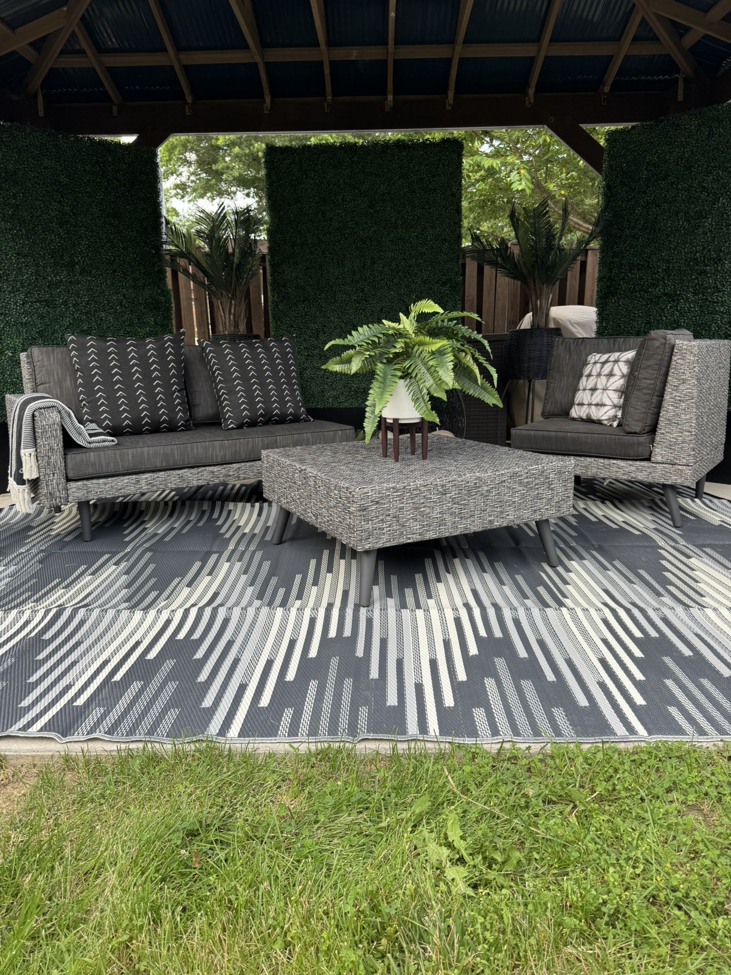 3pc Modern Patio Set $650/obo (new)