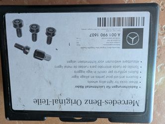 Mercedes -Benz Wheel Lock Set 