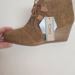 New Tom's Kala Ankle Wedge Suede Booties