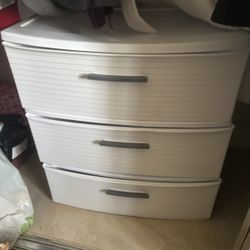 storage drawers 