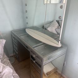 Luxury Impressions Vanity SlayStation® Plus w/ Lights + Chair – Professional Setup