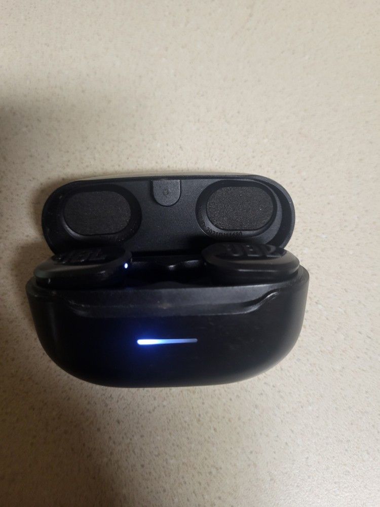 JBL Endurance Race TWS - Waterproof true wireless active sport earbuds