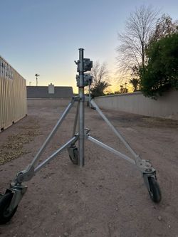 Tripod Matthews Crank-O-Vator III Crank-Operated Light Stand