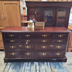 BASSETT 10 DRAWER DRESSER 