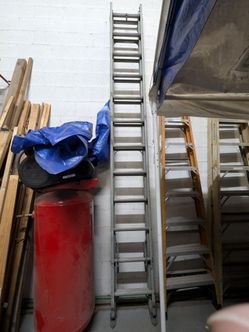 Fiberglass Extension Ladder 24'