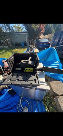 Poulan Pro Gas Chainsaw with Carrying Cas