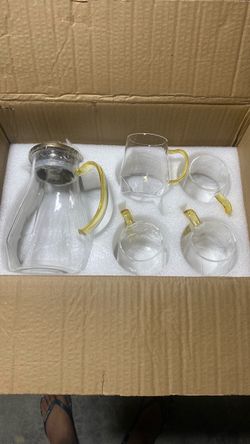 Glass and pitcher set