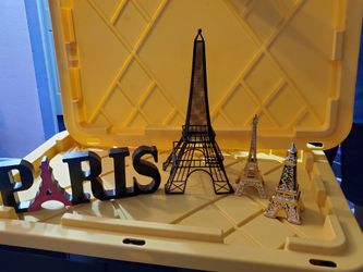 Eiffel tower and paris sign