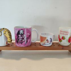 COLLECTIBLE MUGS SET