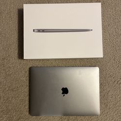 MacBook Air (Excellent Condition)