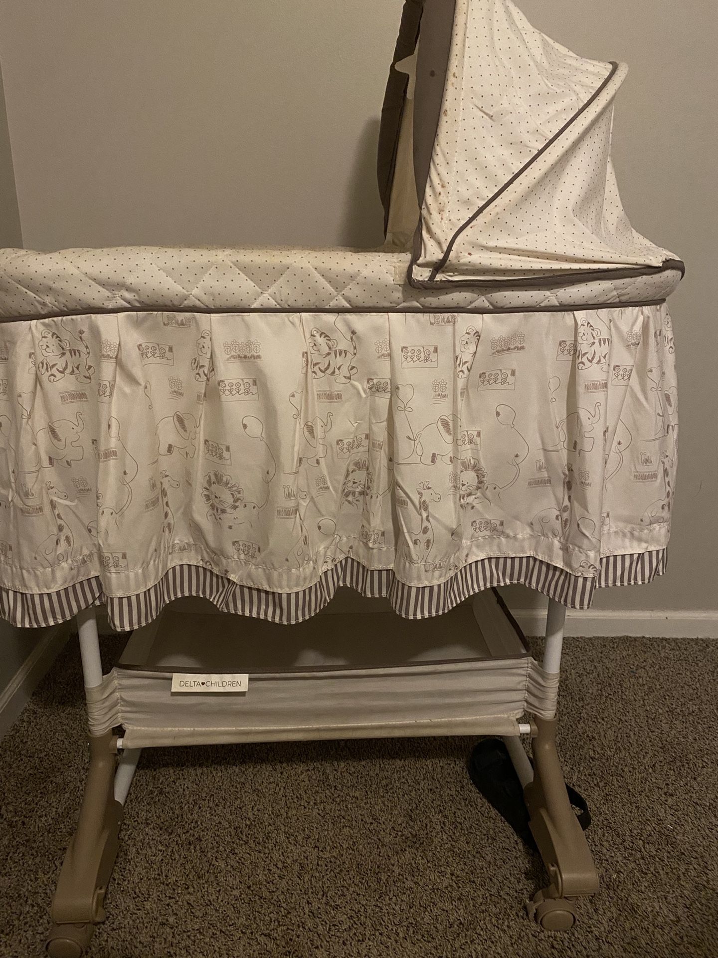 baby bassinet with wheels