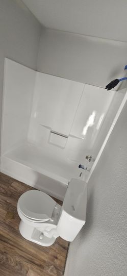 Bathtub  R...E...G...L...A...Z...E