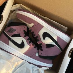 Air Jordan 1 Mid 