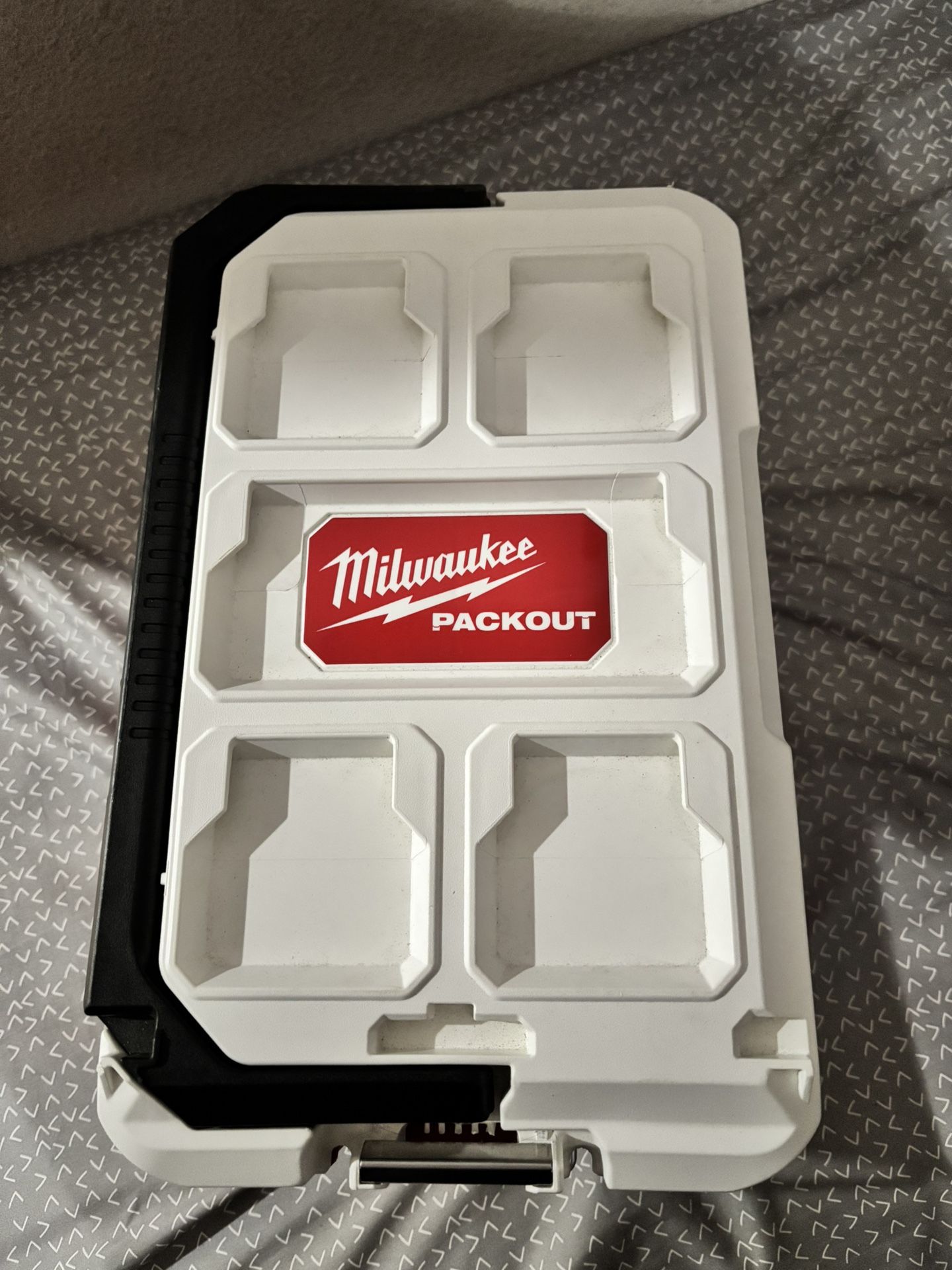 MILWAUKEE PACKOUT ICE CHEST