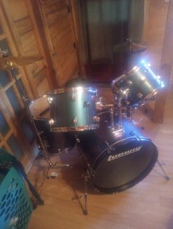 Ludwig 5 Piece Drum Set