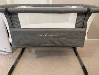Baby bassinet / bedside sleeper