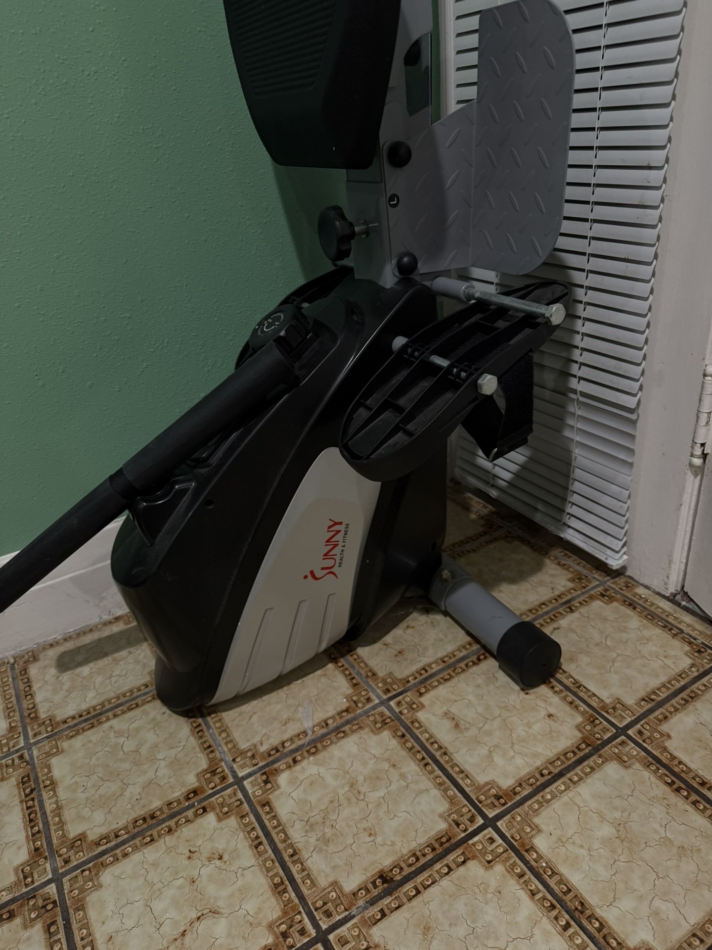 Row Machine from Sunny brand
