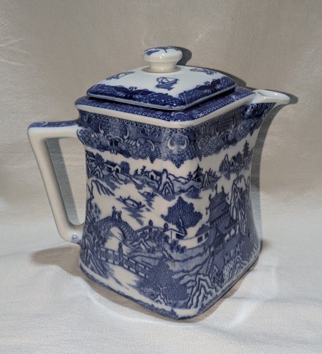 Vintage Blue Willow Ringtons Limited Tea Merchants Square Teapot 7 1/2" Tall
