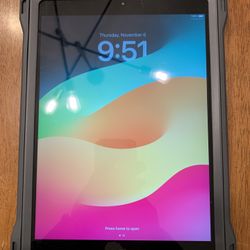 Apple iPad 7th Generation 10.2” Unlocked Like New!