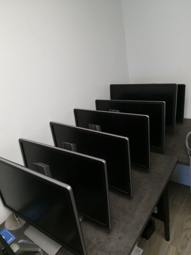 DELL 22" COMPUTER MONITORS