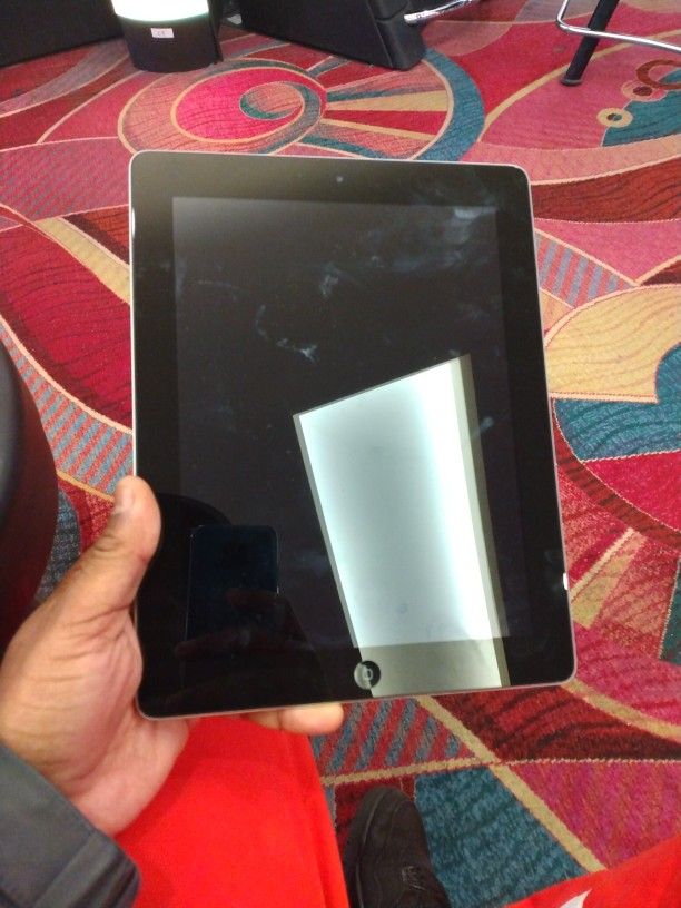 Selling This iPad Works Perfect Looking To Sell Today