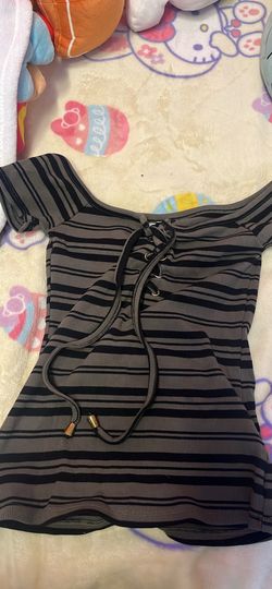 guess chic off shoulder striped top