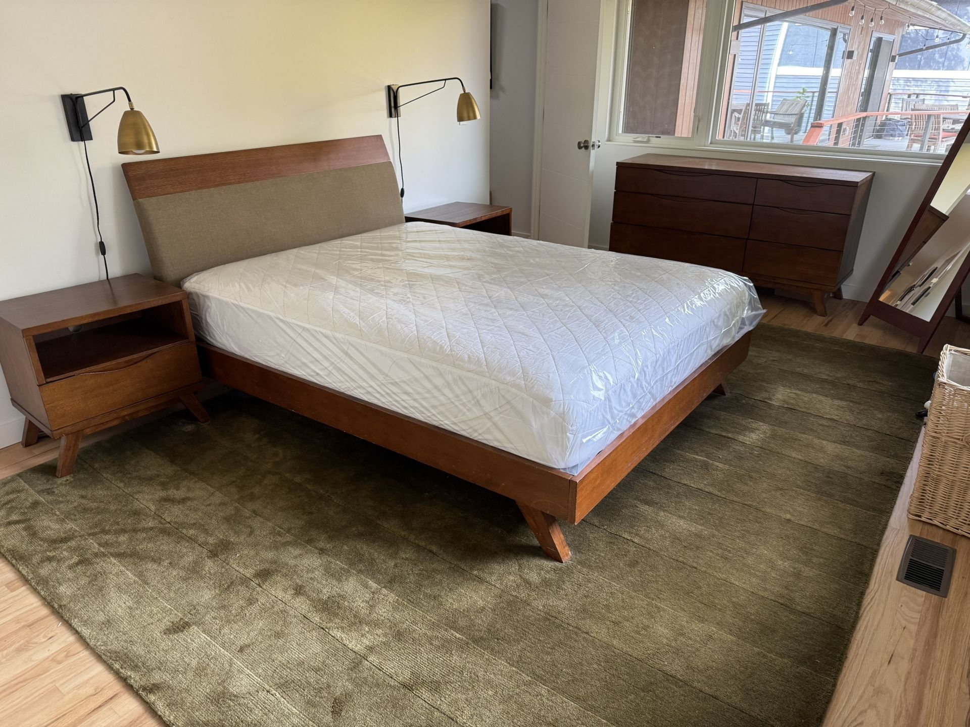 Mid century Style Bedroom Set - Solid And Stylish