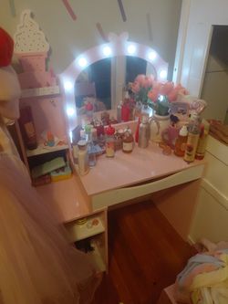 Vanity mirror