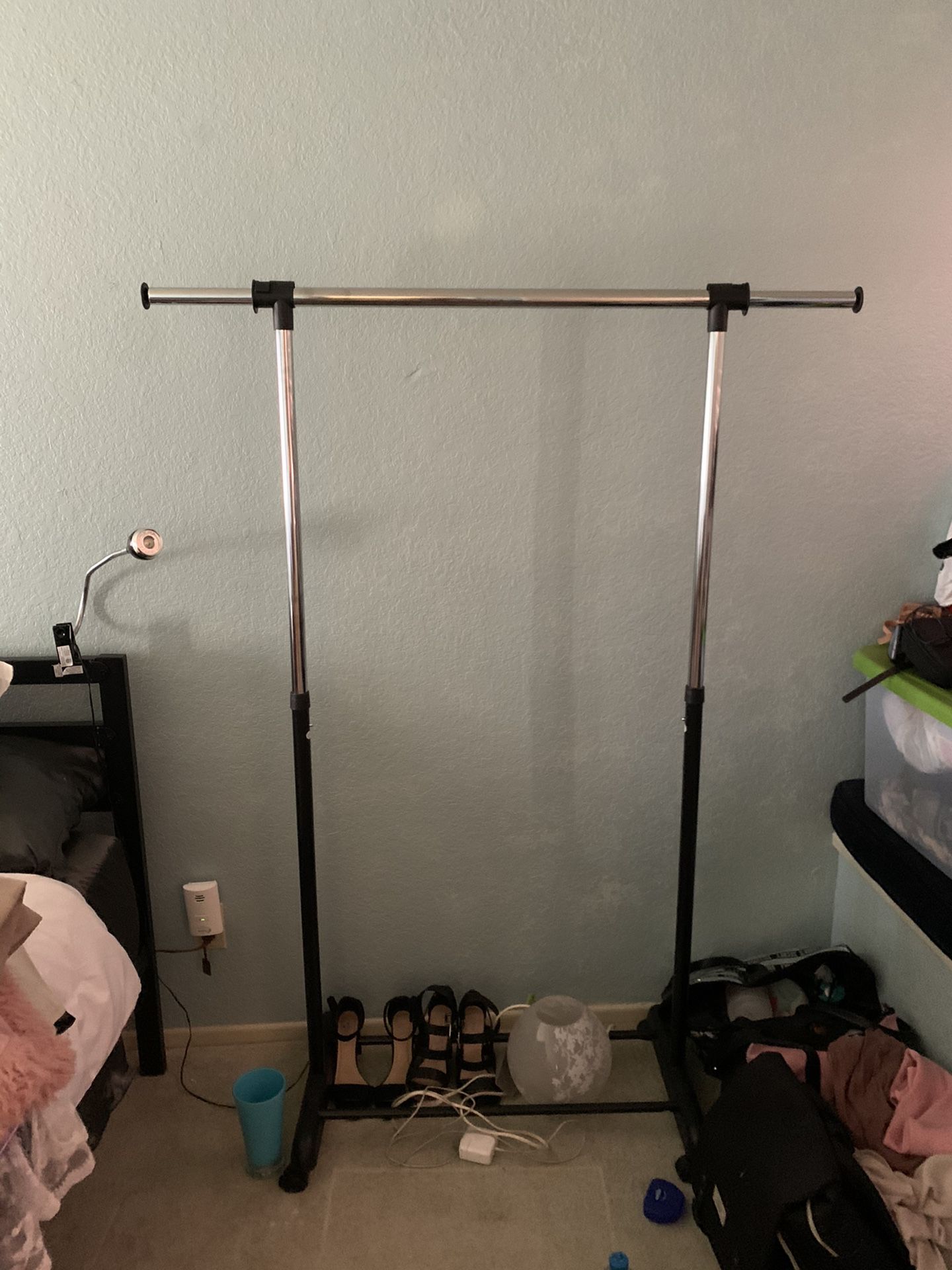 Closet/metal hanging organizer