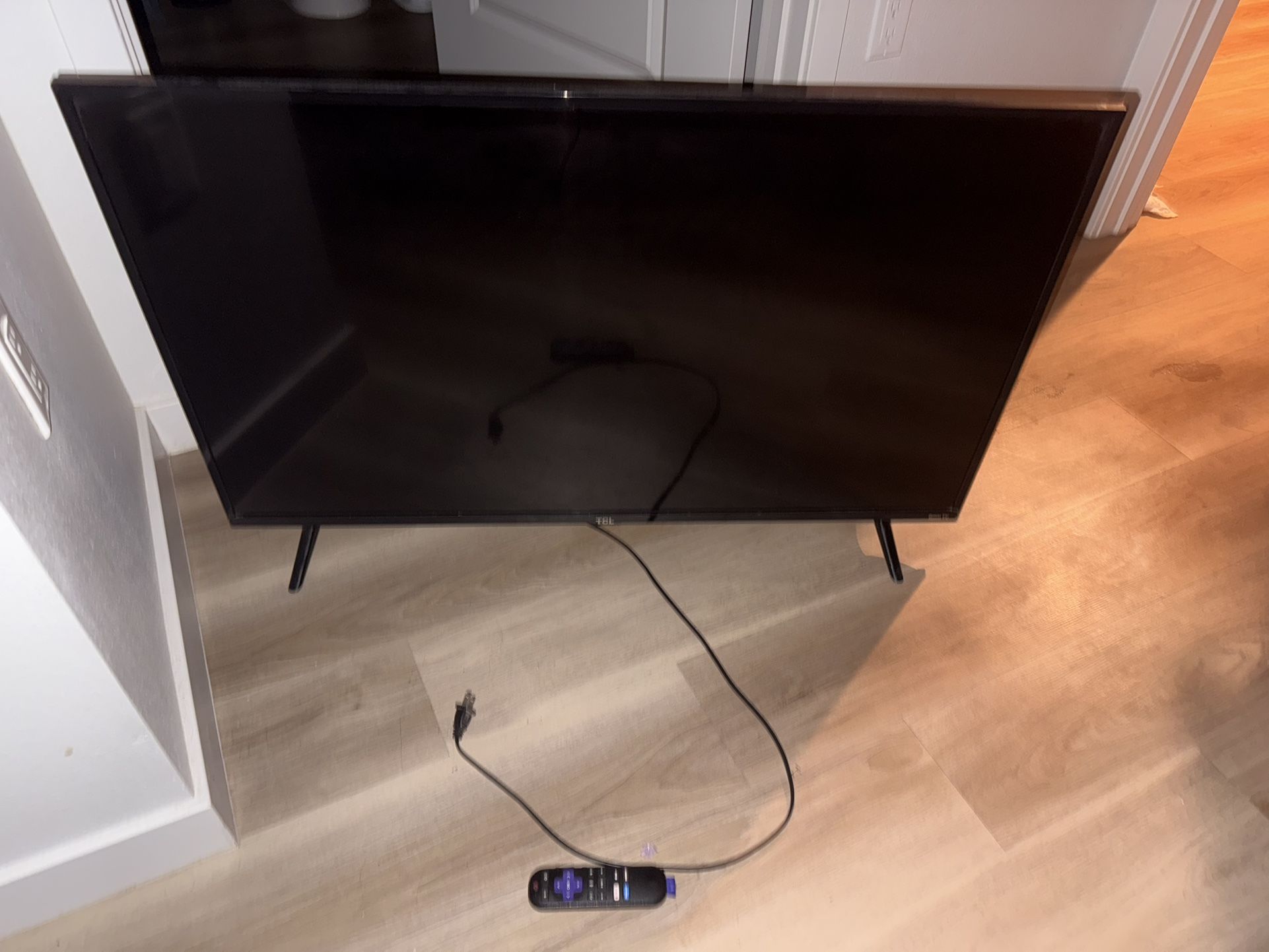 43in TCL Roku TV