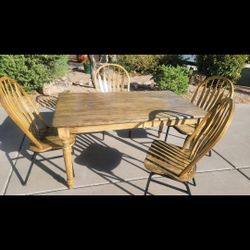 Kitchen Table 4 Chairs