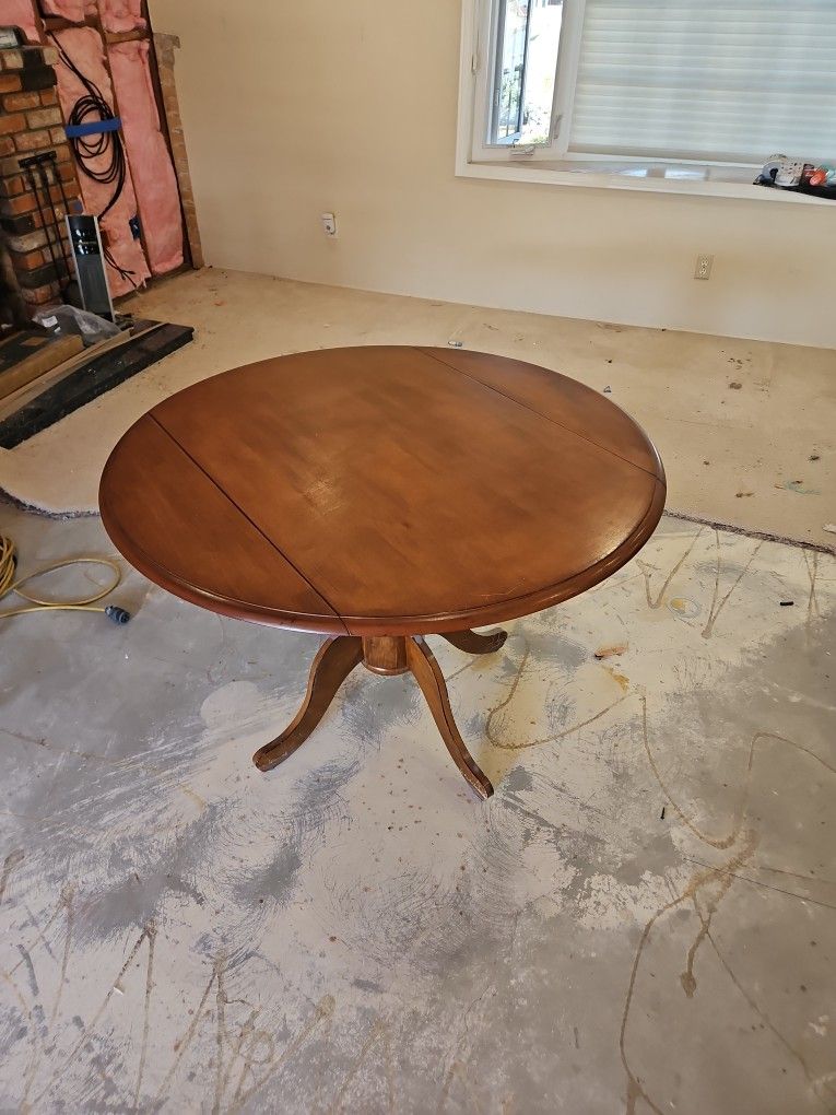 42" Round Dining Table