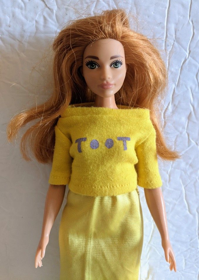 Barbie Fashionista Curvy Doll
