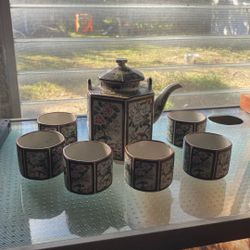tea pot and tea cups 