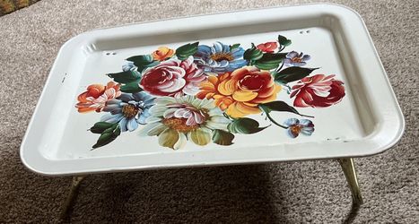 Vtg Metal TV Tray w/folding Legs 